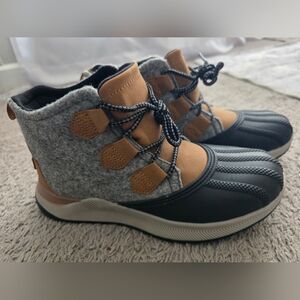 DREAM PAIRS Women's Waterproof Ankle Winter Snow Boots - Gray/Tan